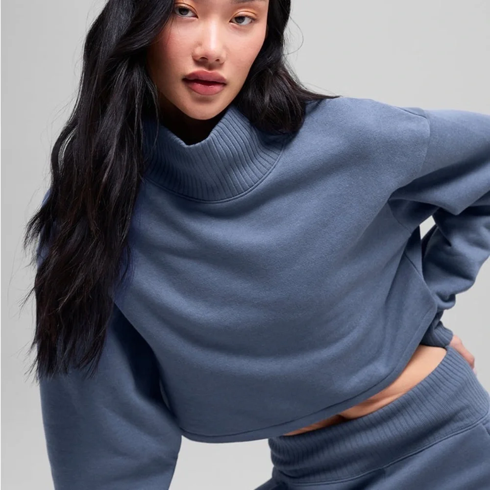 ALO Yoga Cropped Serenity Coverup in Bluestone Size L